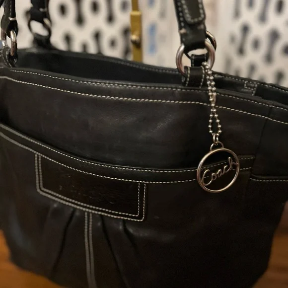 Coach Vintage Black Leather Hand Bag - Picture 2 of 16